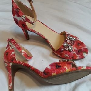 Jewel Gem  9.5 . Heels Claiborne